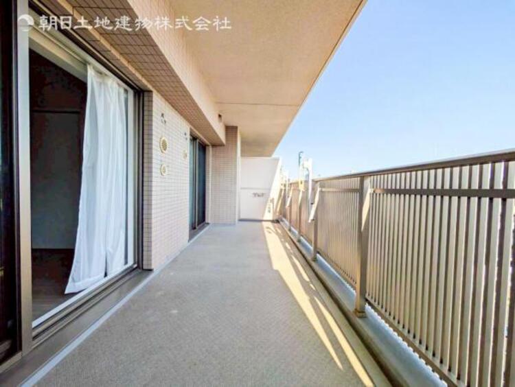 バルコニー 【バルコニー】太陽の光と爽やかな風でお洗濯物は気持ちいいです。