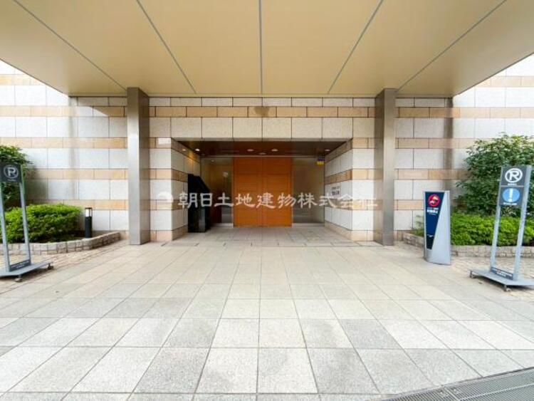 エントランス 陽射しと心地よい風が自慢の立地！新鮮な空気と光が広がる空間！