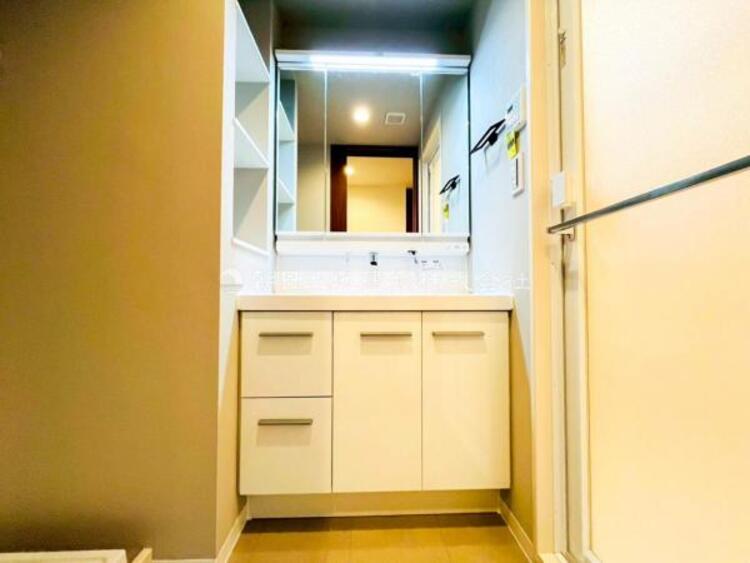 洗面 【洗面・脱衣所】普段は人目につかないスペースにもこだわりを。つくり手の気持ちを『心』がつたわります。