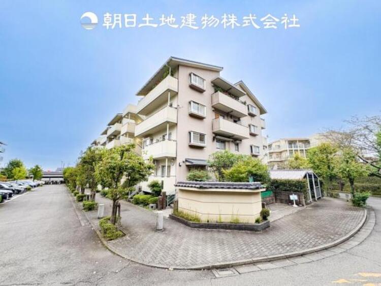 外観 時間のゆとりと空間、暖かな陽光がもたらす光と風を独占してください。