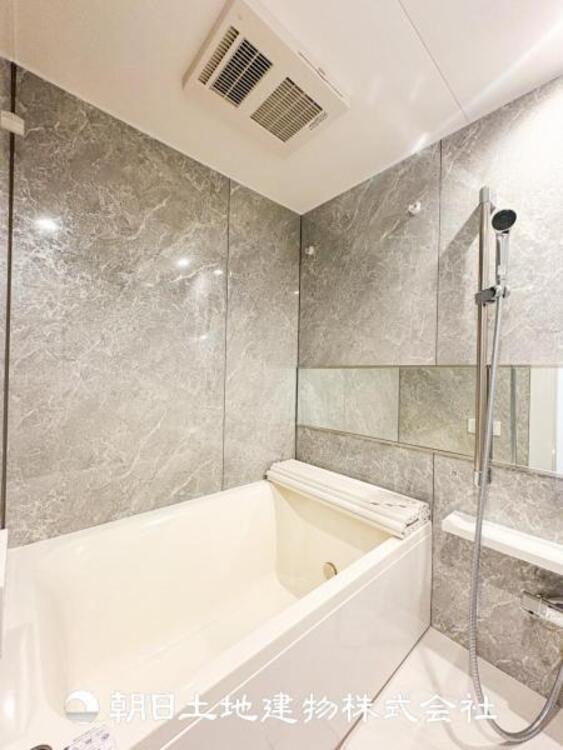 風呂 1日の疲れを癒すバスタイム。心地よいリラックスを叶える独立した美しい空間です。