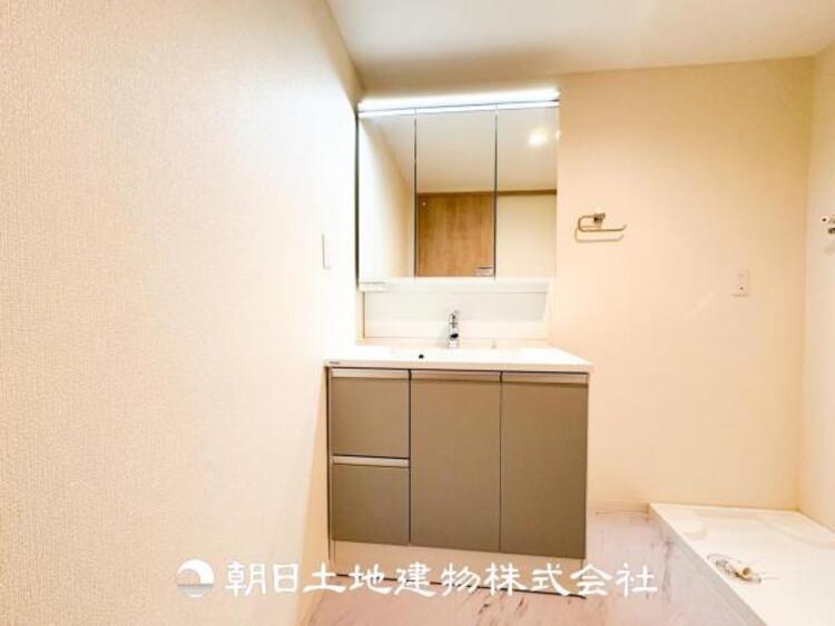 洗面 慌ただしい1日が始まり、充実した1日の終わりを締めくくる洗面所。