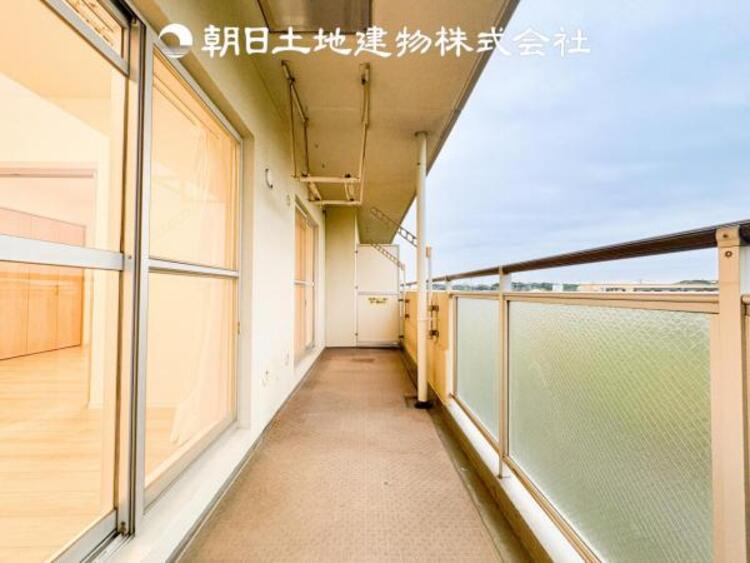 バルコニー 太陽に愛された家。陽当り・通風に優れた魅力的で快適さを追求した住宅です。