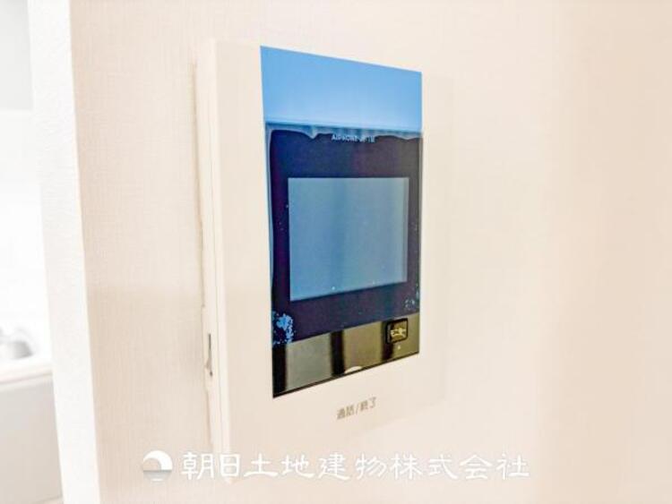 その他 TVモニター付きインターホンは訪問者のお顔を確認出来安心な機能です！