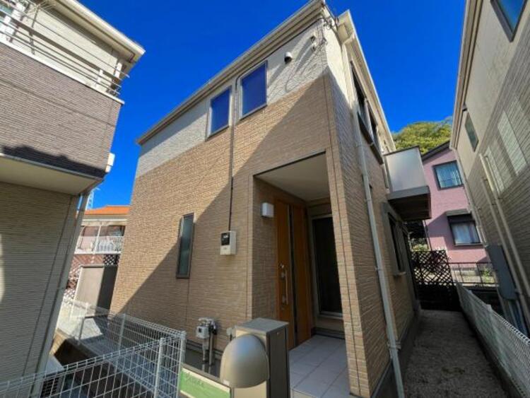 外観 ●〇住むほどに深まる愛着、使い込むほどに馴染む風合いを大切にしていただけるデザインに。周辺の利便性や豊かな住環境など立地面でも魅力が多く、今も、これからもずっとここで生活したい。そう思える住宅です〇●