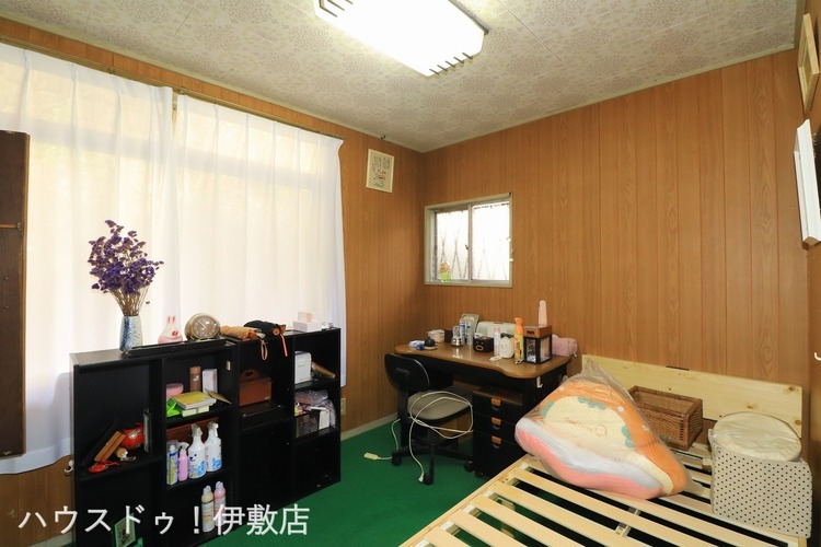 内装 【1F洋室】「他社で住宅ローンに落ちてしまった」「車のローンが残っている」など、住宅ローンでお困りの方はぜひ一度弊社までご相談ください。