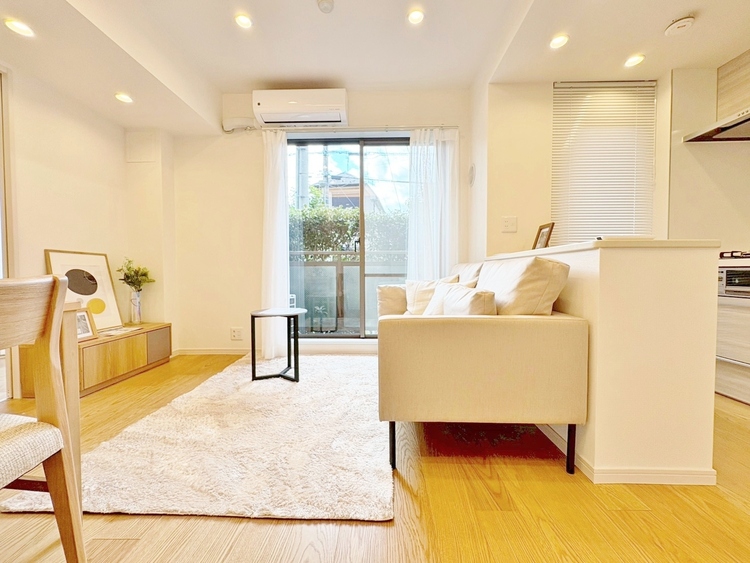 居間 居心地の良い空気感は、暮らしのステージを彩り、心からのやすらぎと満足感を与えてくれます。