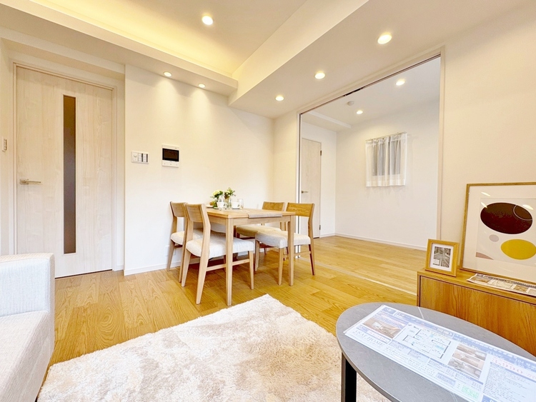 居間 快適に過ごす毎日を求めて、暮らしの中でご自身の「マイホーム」に創り上げて下さい。