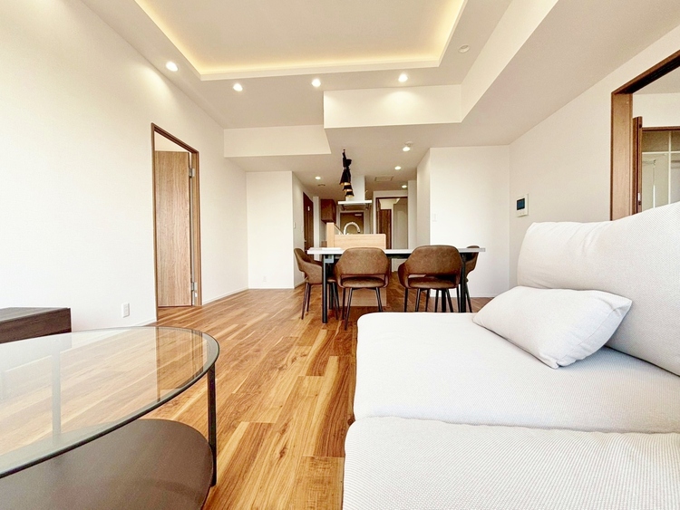 居間 飾り過ぎないシンプルな内装と偏り過ぎないデザインで統一しました。