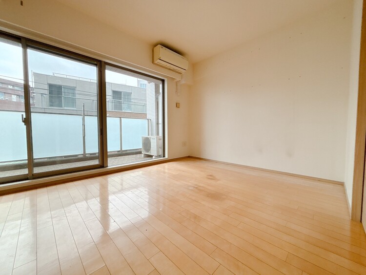 居間 飾り過ぎないシンプルな内装と偏り過ぎないデザインで統一しました。