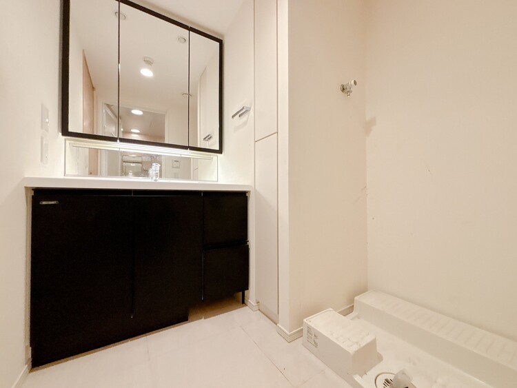 洗面 清潔感と心地よさを重視した、上質感漂うパウダールーム。