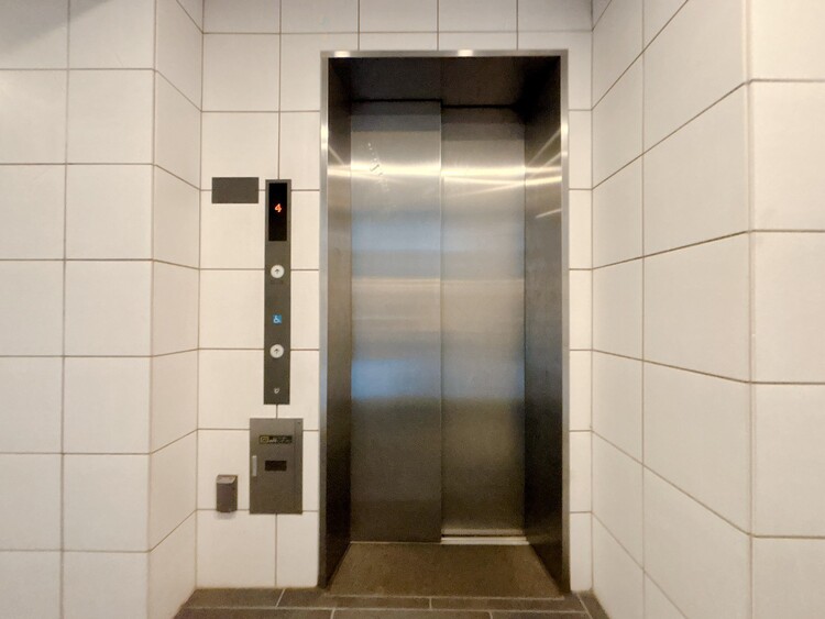 設備 エレベーターの管理も、きちんと行き届いてます。