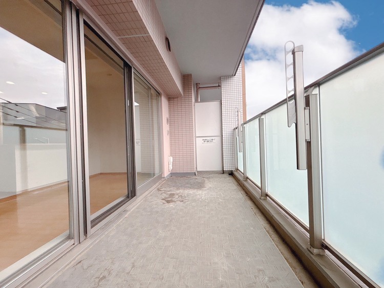 バルコニー 暮らしの中で、光と風を演出してくれるバルコニー。