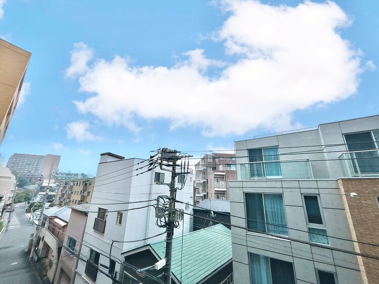 バルコニー 頬をなでる、優しい風を感じることが出来ます。