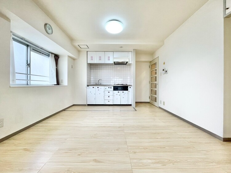 居間 忙しく過ぎゆく日常を置き去るほど、ゆったりした時間が流れるリビング。