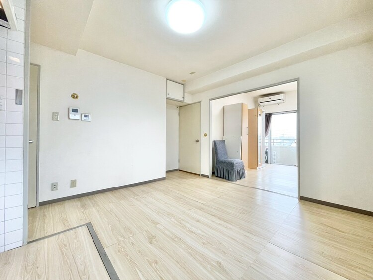 居間 飾り過ぎないシンプルな内装と偏り過ぎないデザインで統一しました。