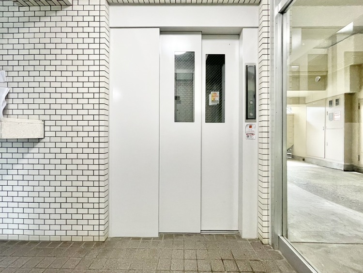 設備 エレベーターの管理も、きちんと行き届いてます。