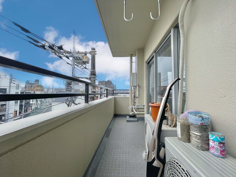 バルコニー 暮らしの中で、光と風を演出してくれるバルコニー。