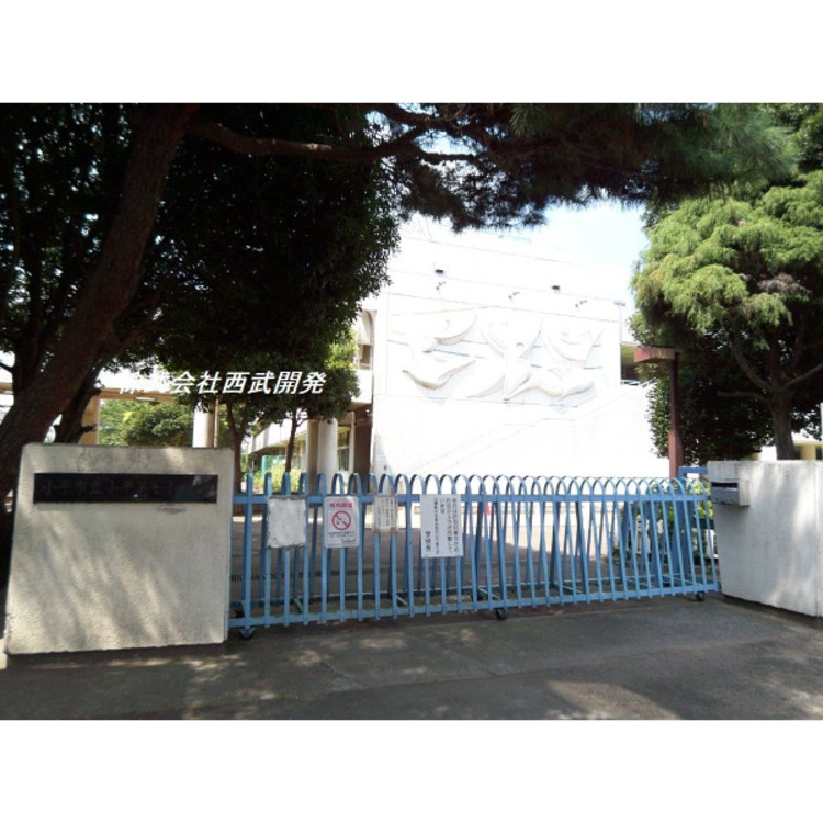 周辺 第七小学校(約650m)