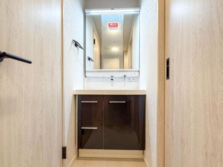 洗面 使い勝手の良い洗面台で、朝の準備もスムーズにこなせます。