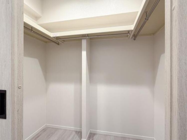 収納 ウォークインクローゼットには普段使わない季節用品やトランクなど、大きなものもラクラク収納できます。