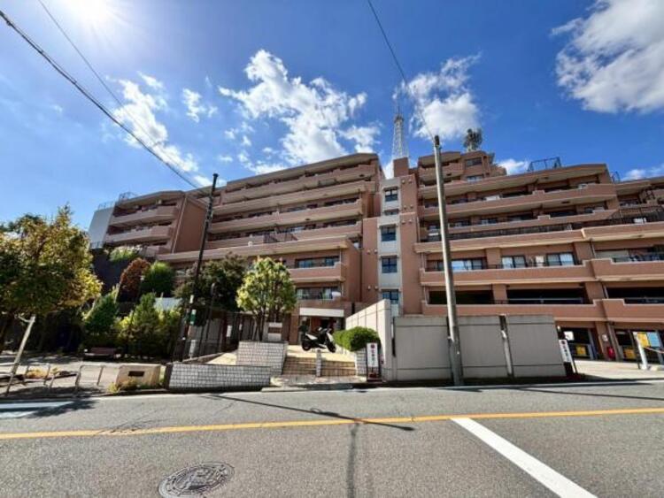 外観 それぞれが思い描く理想の「ライフスタイル」や「ライフステージ」を実現するため、住む人がいつまでも心地良さを感じ続けられる多様な住空間を創造します。