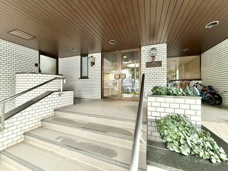 その他 上質感漂う玄関アプローチです。