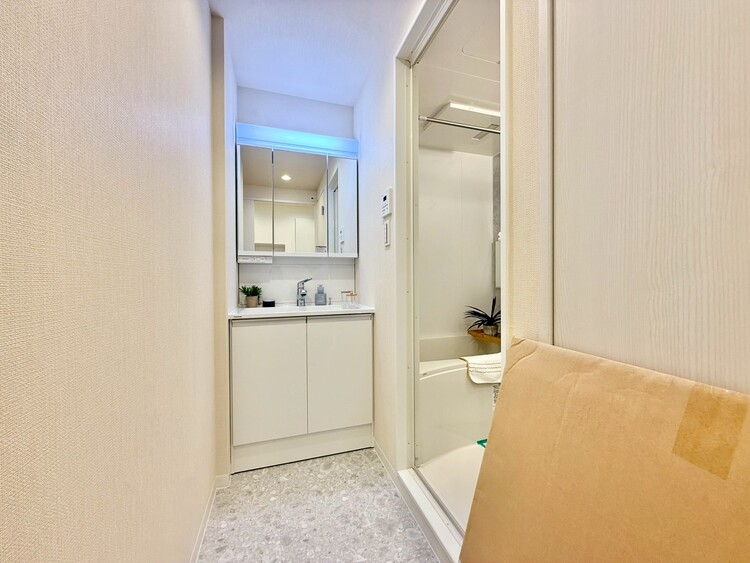 その他 十分な広さの脱衣所。