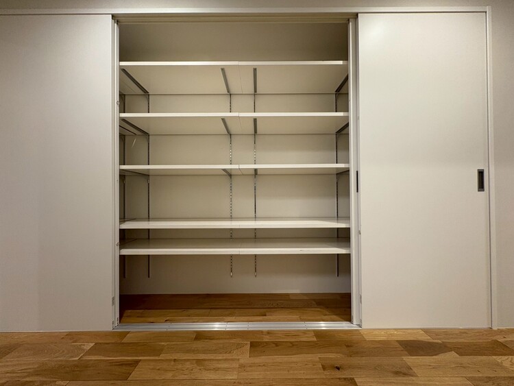 その他 収納スペースが付いていて、お部屋を広く使っていただけます。