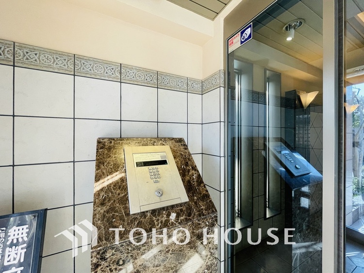 エントランス エントランスはオートロック完備で安心のセキュリティ性