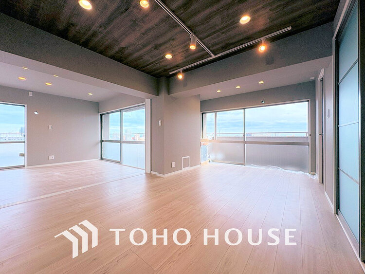 内装 家族みんなが爽やかに過ごせるように、光をたっぷり取り込んだLDK