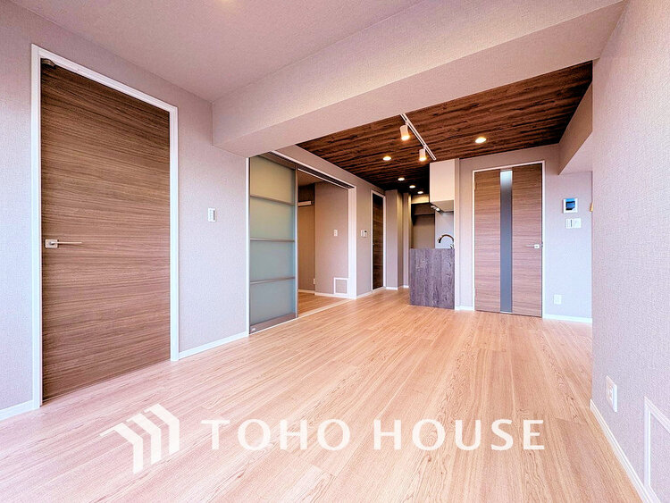 内装 上質な時間を育む暮らしのメインステージ。寛ぎとコミュニケーションを育む居心地のよい場所