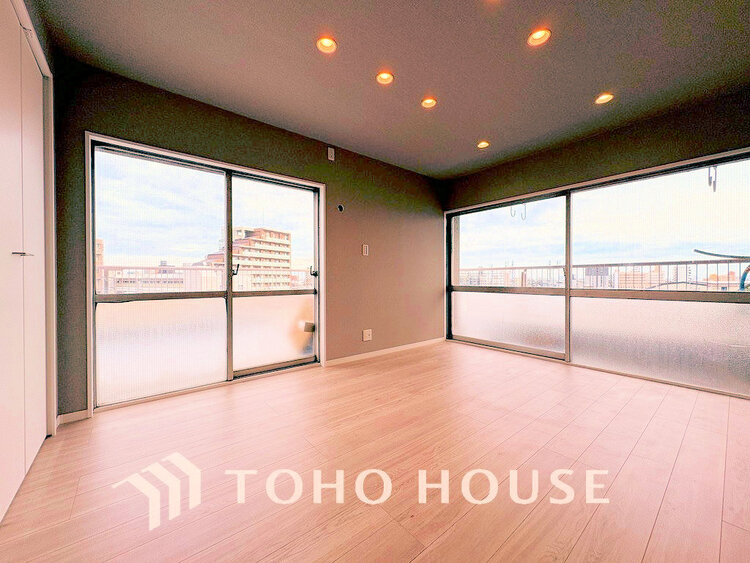 内装 採光もある洋室は、くつろぎのひと時を過ごすのにぴったり