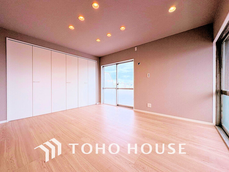 内装 シンプルですっきりとした室内は飽きのこない居心地の良い雰囲気