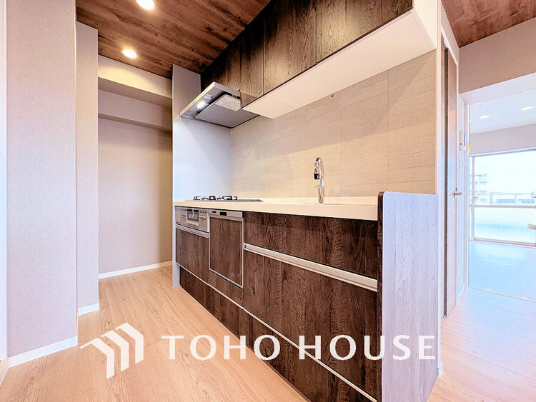 キッチン シンプルな部屋の雰囲気に溶け合うナチュラルキッチン