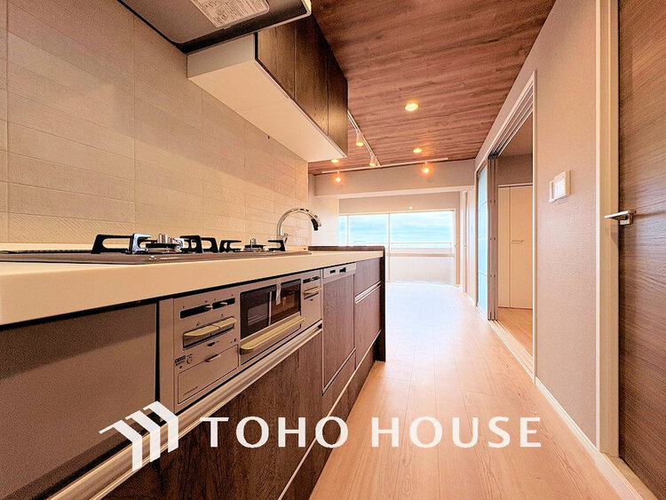 キッチン 落ち着きのあるカラーで統一された清潔感と気品が溢れるキッチン