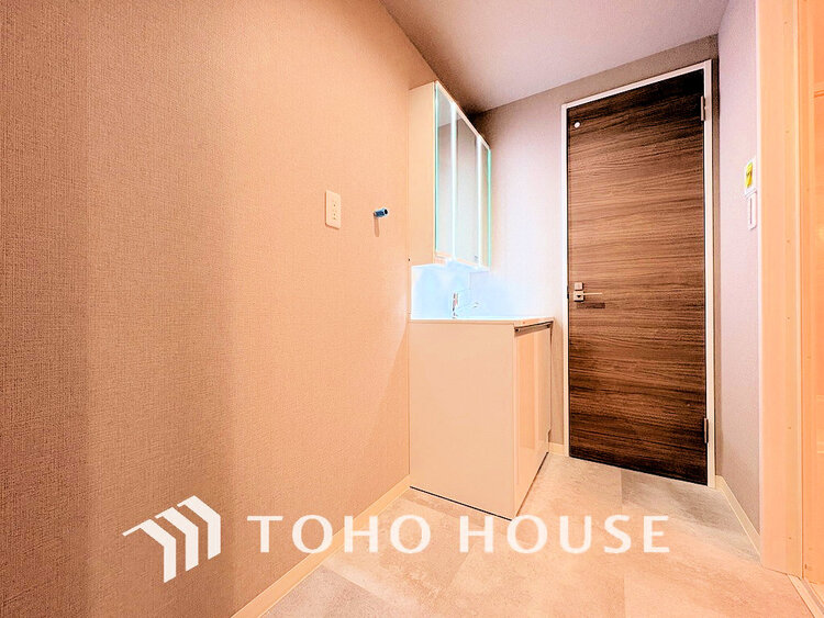 洗面 落ち着きのある色合いでまとめられた洗面室