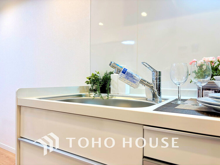 キッチン 落ち着きのあるカラーで統一された清潔感と気品が溢れるキッチン