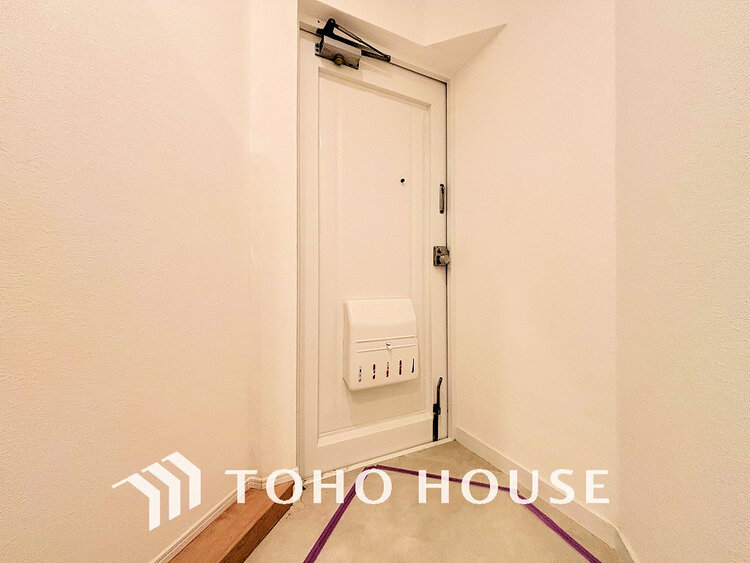 玄関 落ち着いた雰囲気の玄関、家族の帰りを暖かく迎えてくれます