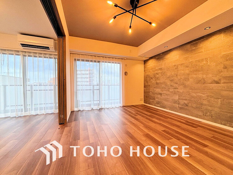 内装 家族みんなが爽やかに過ごせるように、光をたっぷり取り込んだLDK