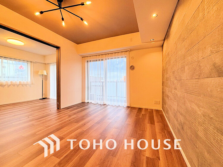 内装 上質な時間を育む暮らしのメインステージ。寛ぎとコミュニケーションを育む居心地のよい場所