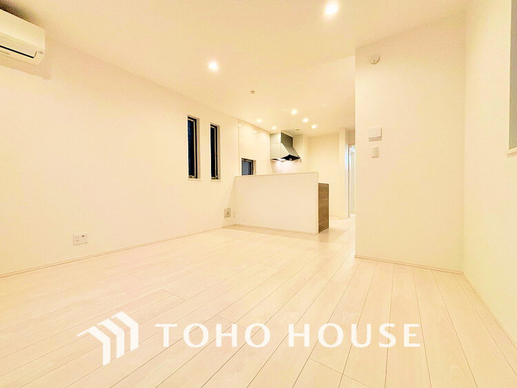 内装 上質な時間を育む暮らしのメインステージ。寛ぎとコミュニケーションを育む居心地のよい場所