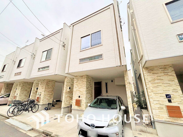 外観 〜「鹿島田」駅徒歩10分、築浅中古戸建て〜全居室明るい2面採光仕様〜リビングには床暖房を完備〜