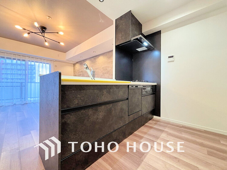 キッチン 落ち着きのあるカラーで統一された清潔感と気品が溢れるキッチン