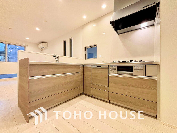 キッチン 落ち着きのあるカラーで統一された清潔感と気品が溢れるキッチン