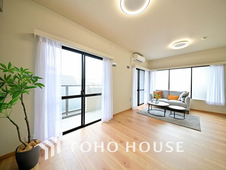 内装 広がりのある住空間、家族が集まるリビング・ダイニング