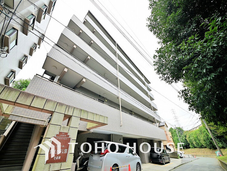 外観 〜リノベーション済み2LDK〜南東向きのため陽当たり良好〜オートロック付きで安心のセキュリティ〜