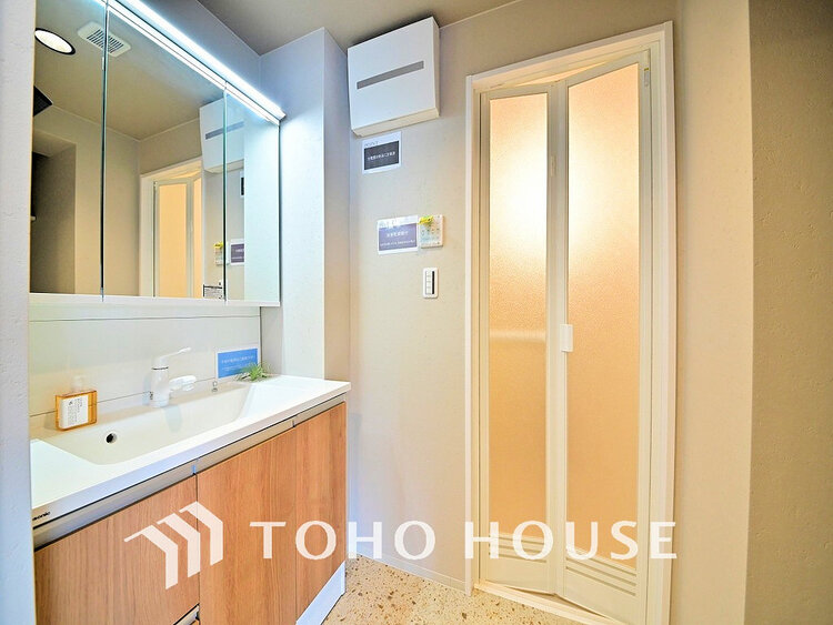 洗面 大きな洗面鏡付き、朝の身支度も楽しくなりますね