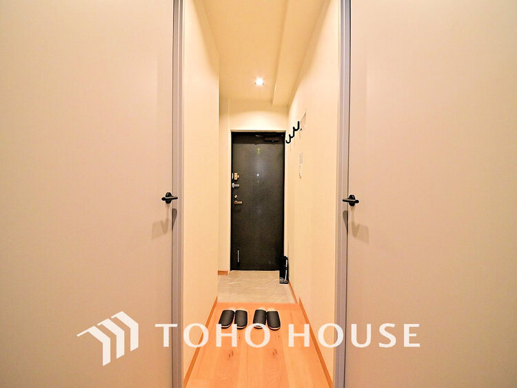 玄関 落ち着いた雰囲気の玄関、家族の帰りを暖かく迎えてくれます