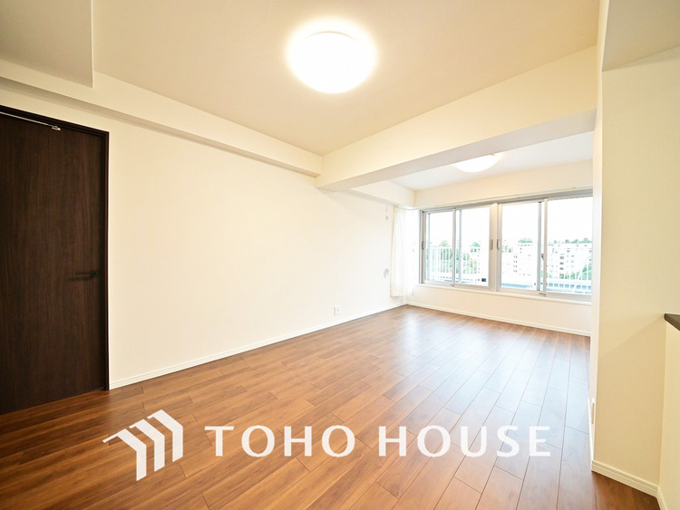 内装 広がりのある住空間、家族が集まるリビング・ダイニング